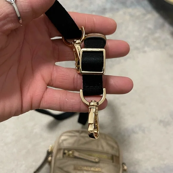 NWOT Michael Kors Winnie Medium Quilted Phone Crossbody Bag In Metallic Gold - Picture 5 of 12